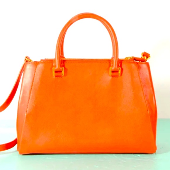 MCM Leather Cross Shoulder Bag Authentic + Dust Bag 🌹❤️🌹 - Picture 4 of 11